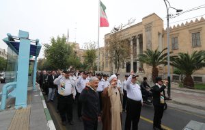 ابراز انزجار کارکنان بانک ملی ایران نسبت به اقدامات آمریکای جهانخوار در راهپیمایی 13 آبان